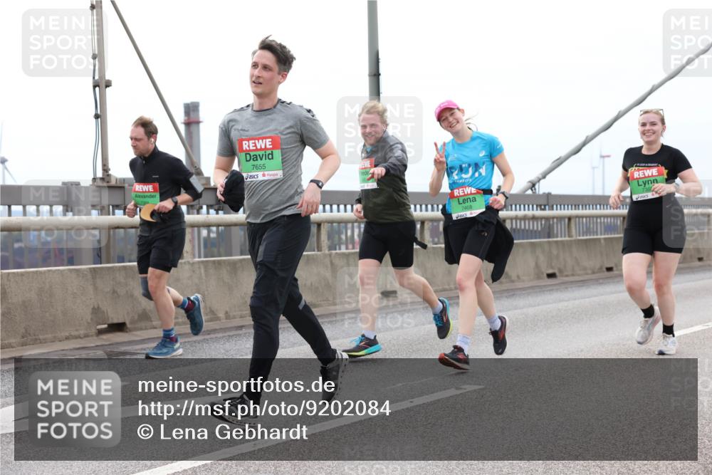 03.10.2025 - Köhlbrandbrückenlauf Lena Gebhardt http://msf.ph/oto/9202084 03.10.2025 15:47:58 Position 2 7655, 7468 meine-sportfotos.de