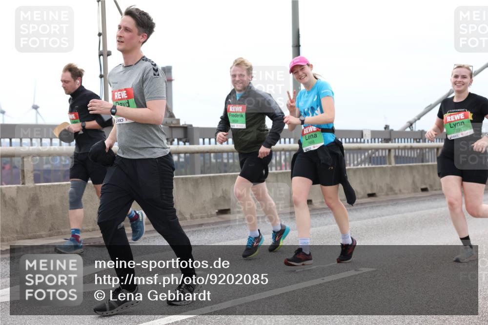 03.10.2025 - Köhlbrandbrückenlauf Lena Gebhardt http://msf.ph/oto/9202085 03.10.2025 15:47:58 Position 2 8939, 7468, 7358 meine-sportfotos.de
