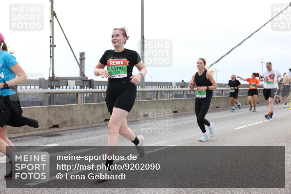 03.10.2025 - Köhlbrandbrückenlauf Lena Gebhardt http://msf.ph/oto/9202090 03.10.2025 15:47:59 Position 2 7358 meine-sportfotos.de