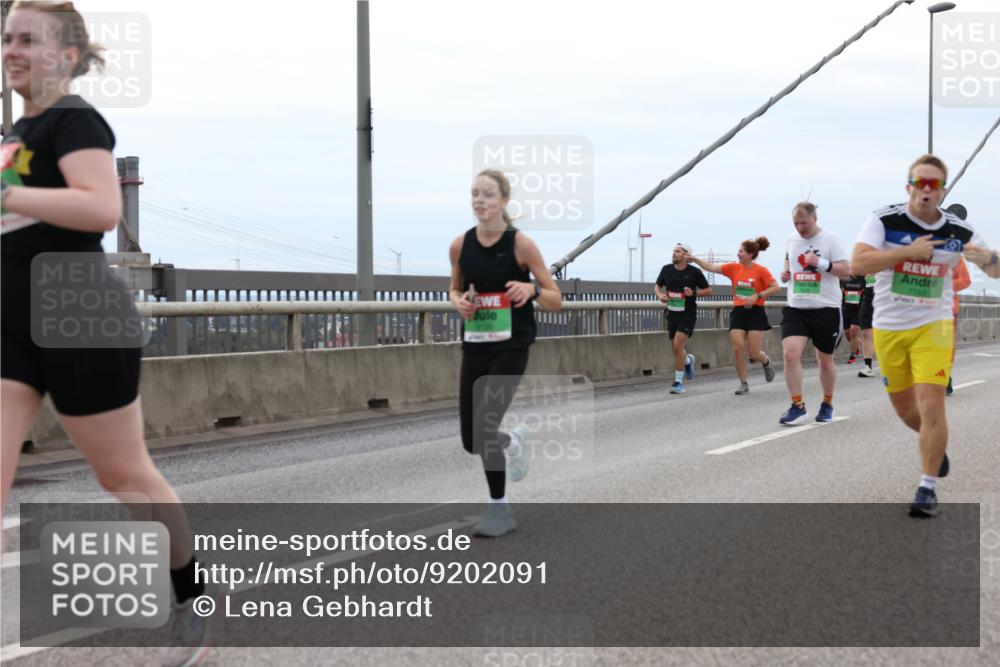 03.10.2025 - Köhlbrandbrückenlauf Lena Gebhardt http://msf.ph/oto/9202091 03.10.2025 15:48:00 Position 2  meine-sportfotos.de