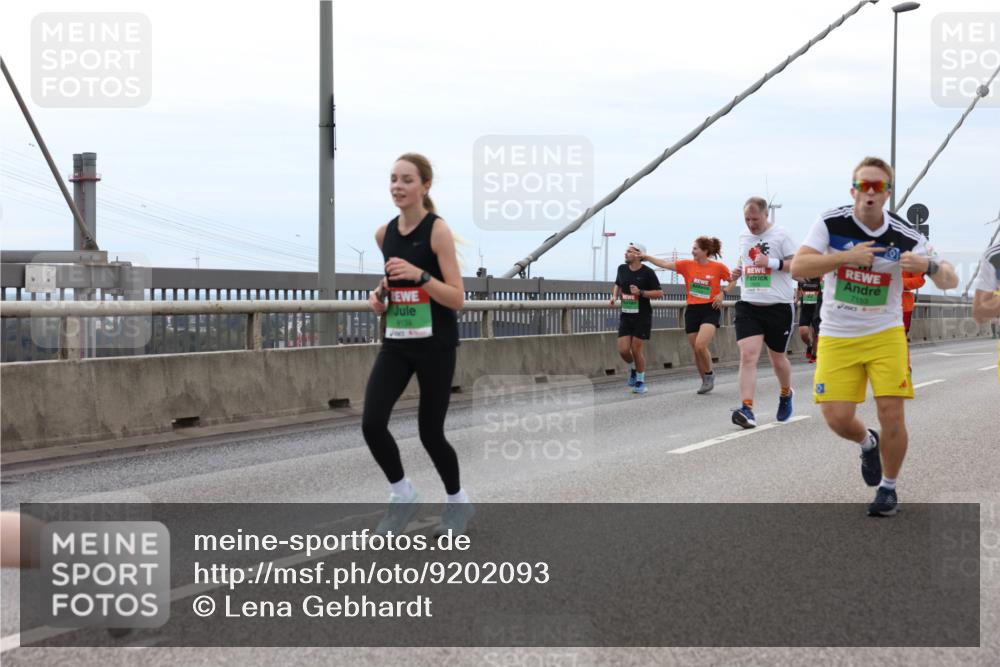 03.10.2025 - Köhlbrandbrückenlauf Lena Gebhardt http://msf.ph/oto/9202093 03.10.2025 15:48:00 Position 2 9139, 7153 meine-sportfotos.de