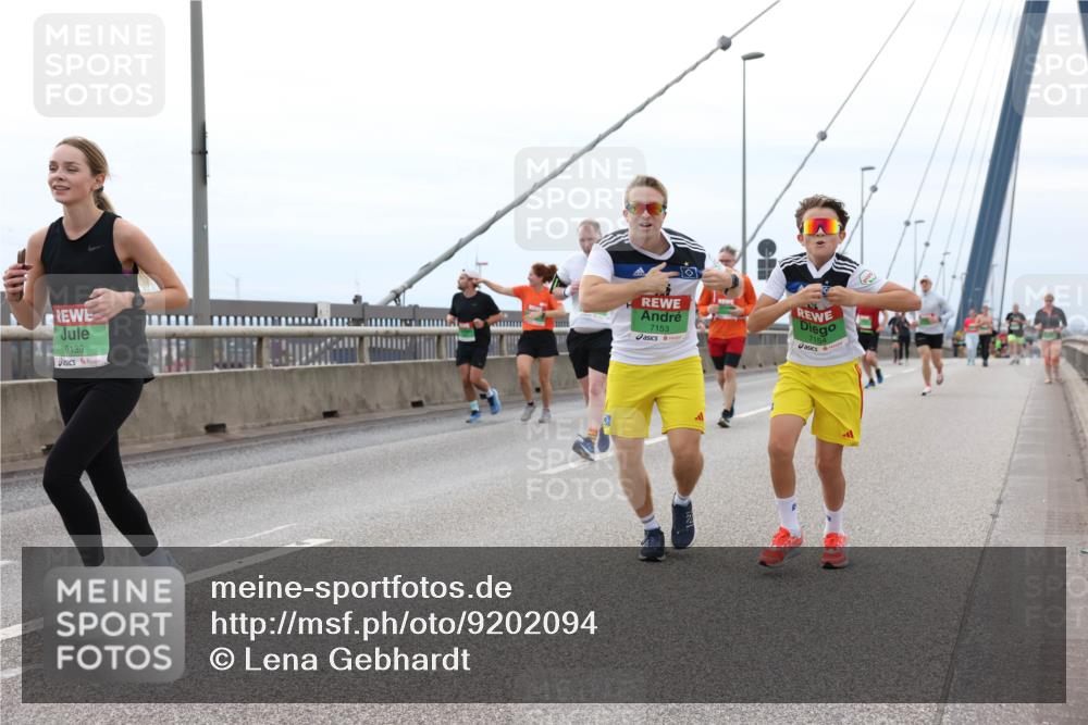 03.10.2025 - Köhlbrandbrückenlauf Lena Gebhardt http://msf.ph/oto/9202094 03.10.2025 15:48:00 Position 2 9139, 7153, 7154 meine-sportfotos.de