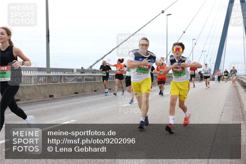 03.10.2025 - Köhlbrandbrückenlauf Lena Gebhardt http://msf.ph/oto/9202096 03.10.2025 15:48:00 Position 2 9139, 9, 7153, 7154 meine-sportfotos.de