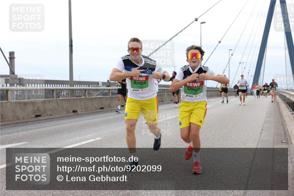03.10.2025 - Köhlbrandbrückenlauf Lena Gebhardt http://msf.ph/oto/9202099 03.10.2025 15:48:01 Position 2 7153, 7154 meine-sportfotos.de