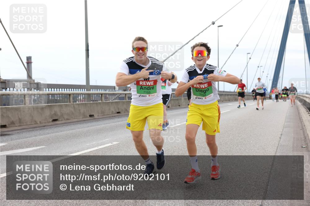 03.10.2025 - Köhlbrandbrückenlauf Lena Gebhardt http://msf.ph/oto/9202101 03.10.2025 15:48:01 Position 2 7153, 7154 meine-sportfotos.de