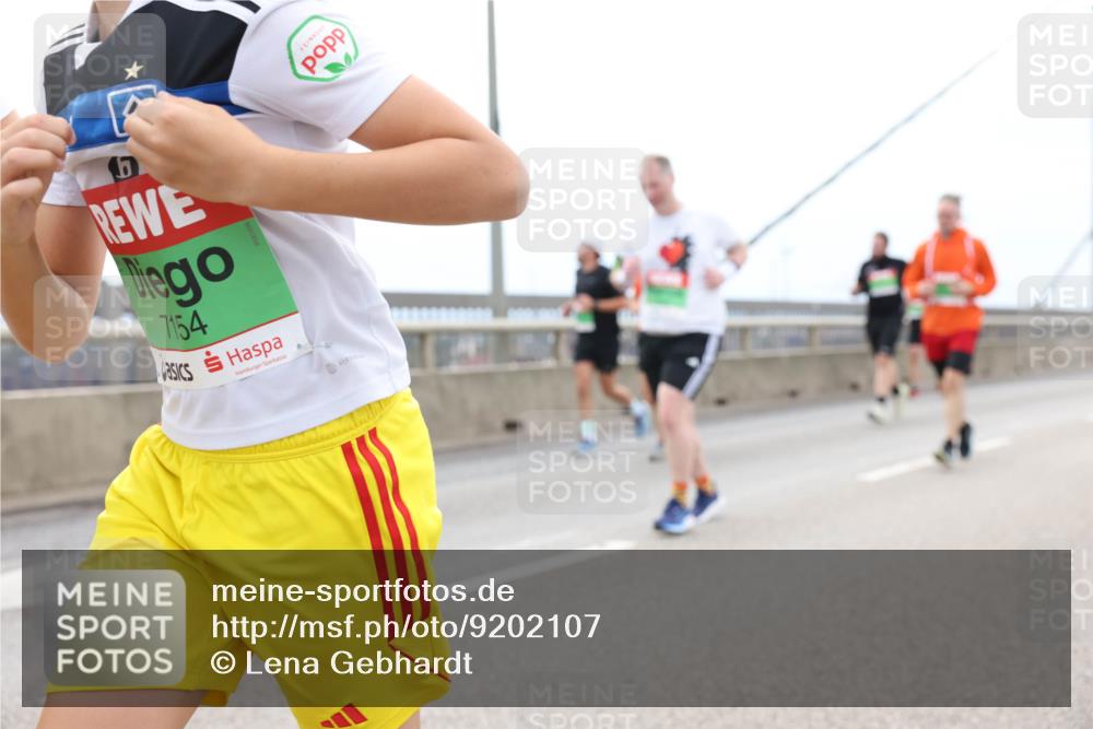03.10.2025 - Köhlbrandbrückenlauf Lena Gebhardt http://msf.ph/oto/9202107 03.10.2025 15:48:01 Position 2 7154 meine-sportfotos.de