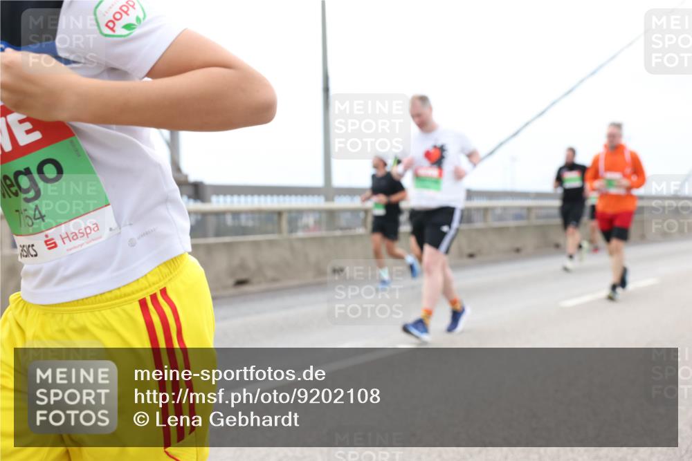 03.10.2025 - Köhlbrandbrückenlauf Lena Gebhardt http://msf.ph/oto/9202108 03.10.2025 15:48:01 Position 2 7154 meine-sportfotos.de