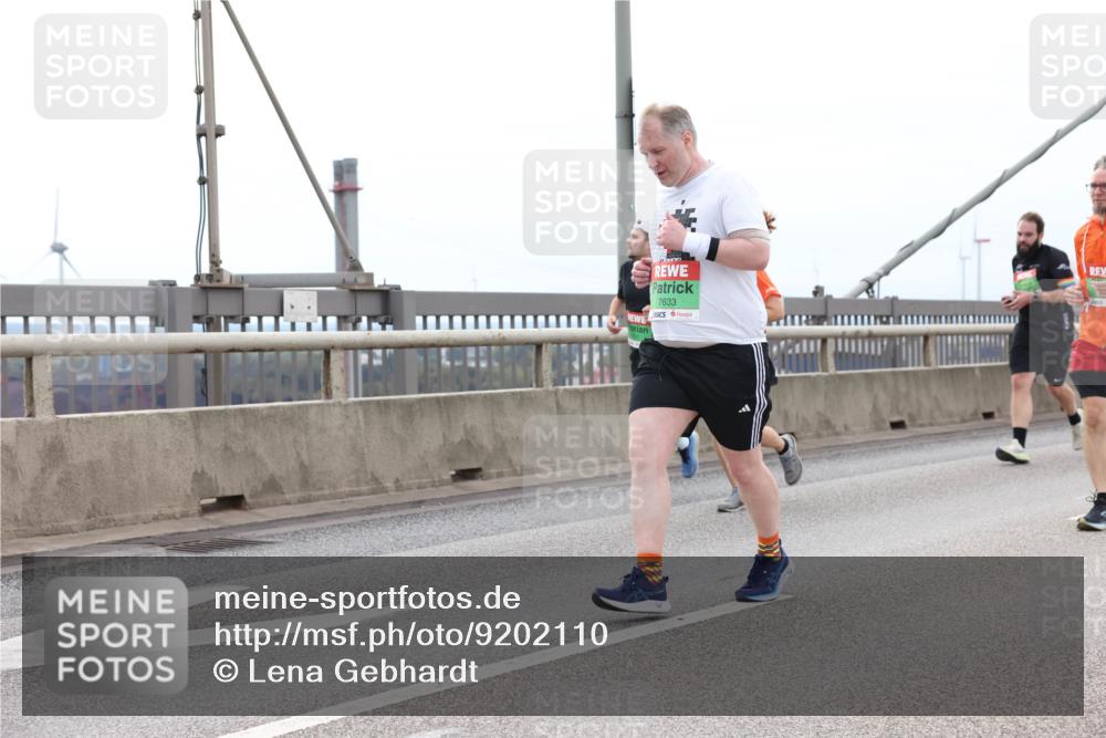 03.10.2025 - Köhlbrandbrückenlauf Lena Gebhardt http://msf.ph/oto/9202110 03.10.2025 15:48:02 Position 2 7633 meine-sportfotos.de