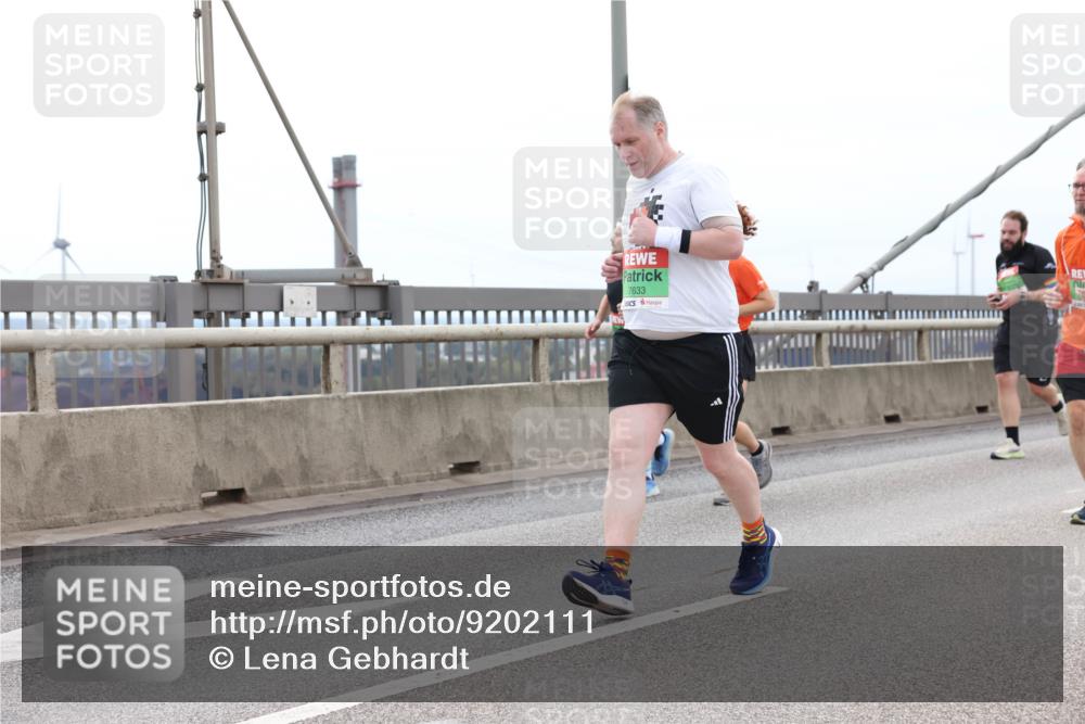 03.10.2025 - Köhlbrandbrückenlauf Lena Gebhardt http://msf.ph/oto/9202111 03.10.2025 15:48:02 Position 2 7633 meine-sportfotos.de