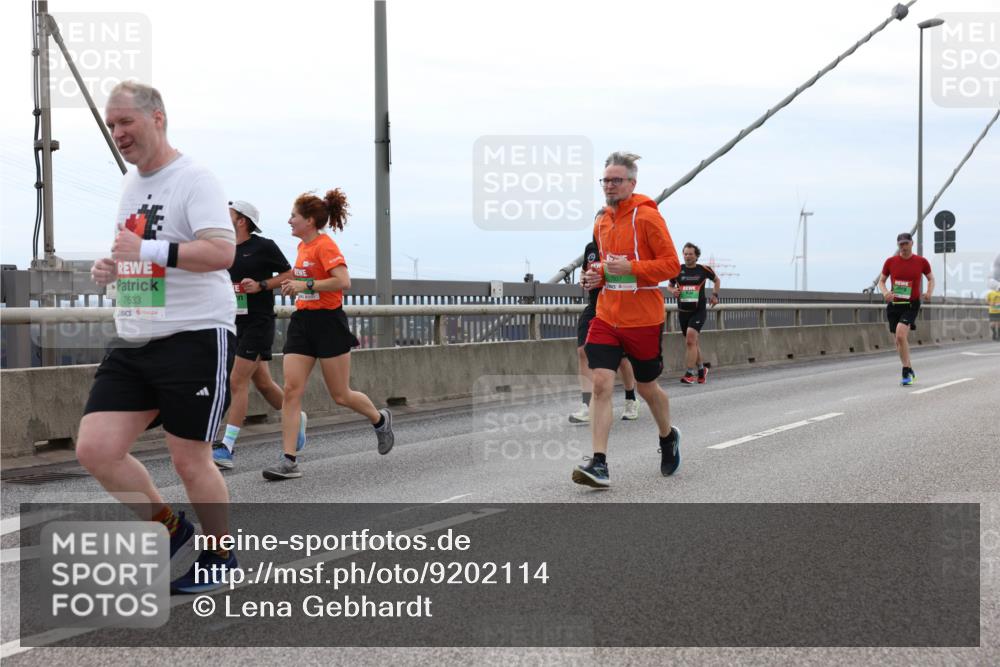 03.10.2025 - Köhlbrandbrückenlauf Lena Gebhardt http://msf.ph/oto/9202114 03.10.2025 15:48:02 Position 2 7633 meine-sportfotos.de