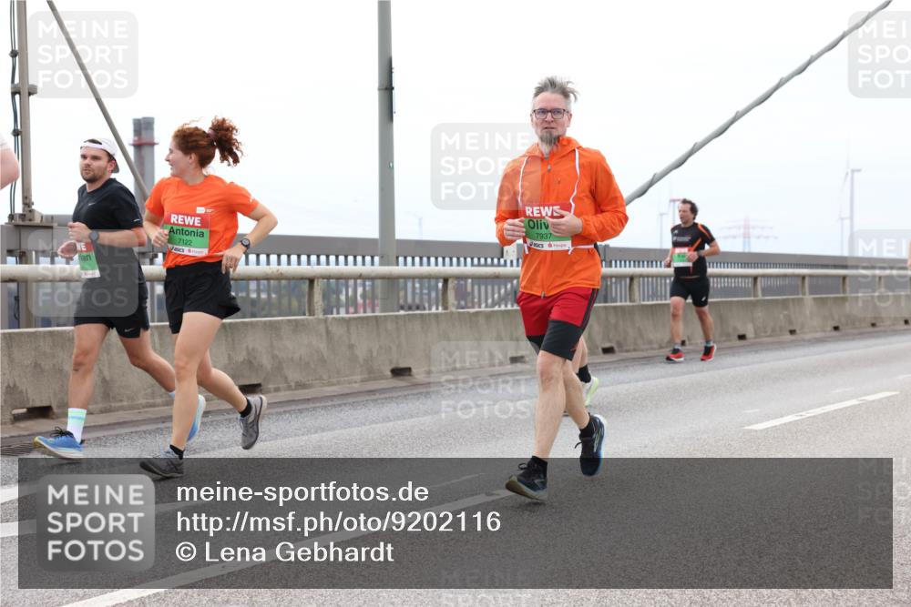 03.10.2025 - Köhlbrandbrückenlauf Lena Gebhardt http://msf.ph/oto/9202116 03.10.2025 15:48:03 Position 2 7122, 7937 meine-sportfotos.de