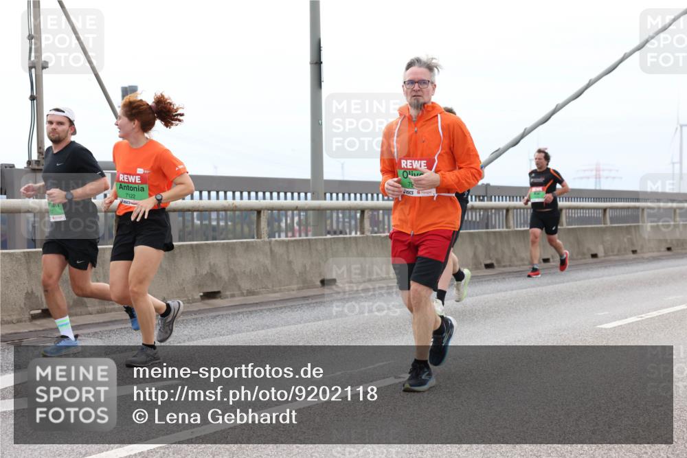 03.10.2025 - Köhlbrandbrückenlauf Lena Gebhardt http://msf.ph/oto/9202118 03.10.2025 15:48:03 Position 2 7122, 79 meine-sportfotos.de