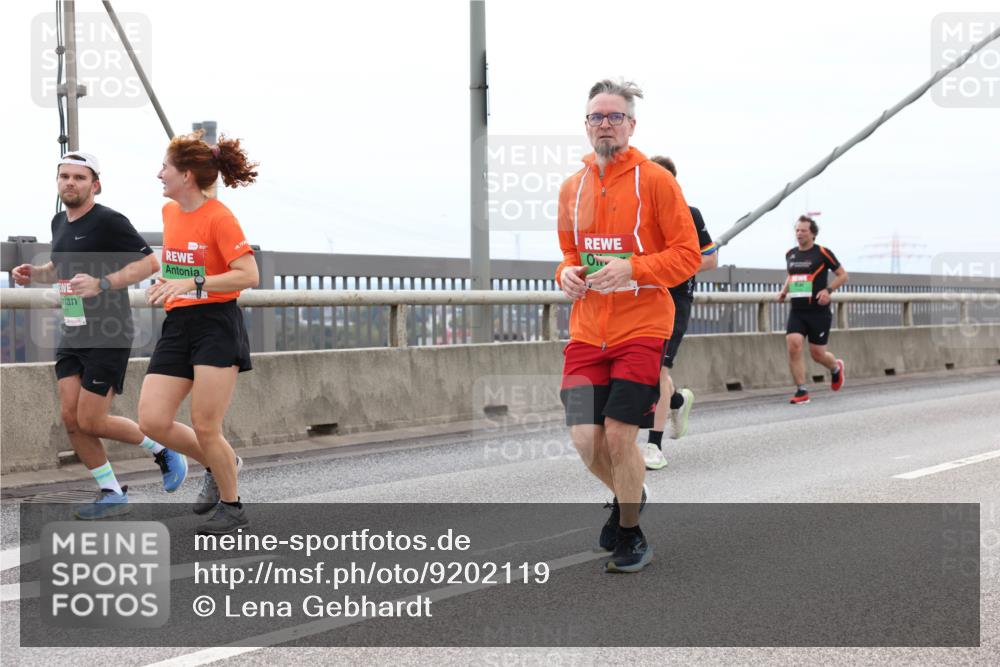 03.10.2025 - Köhlbrandbrückenlauf Lena Gebhardt http://msf.ph/oto/9202119 03.10.2025 15:48:03 Position 2  meine-sportfotos.de