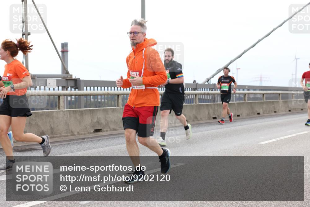 03.10.2025 - Köhlbrandbrückenlauf Lena Gebhardt http://msf.ph/oto/9202120 03.10.2025 15:48:03 Position 2  meine-sportfotos.de