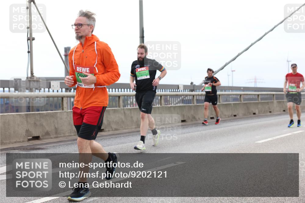 03.10.2025 - Köhlbrandbrückenlauf Lena Gebhardt http://msf.ph/oto/9202121 03.10.2025 15:48:04 Position 2  meine-sportfotos.de