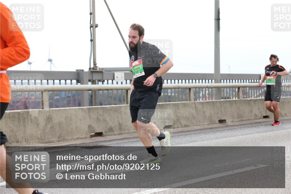 03.10.2025 - Köhlbrandbrückenlauf Lena Gebhardt http://msf.ph/oto/9202125 03.10.2025 15:48:04 Position 2 9677 meine-sportfotos.de
