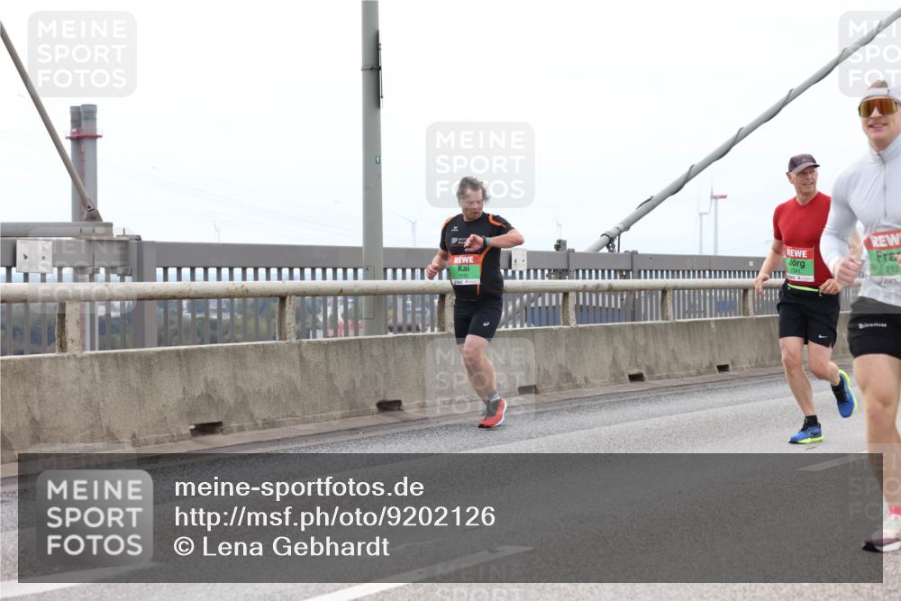 03.10.2025 - Köhlbrandbrückenlauf Lena Gebhardt http://msf.ph/oto/9202126 03.10.2025 15:48:05 Position 2 91, 712 meine-sportfotos.de