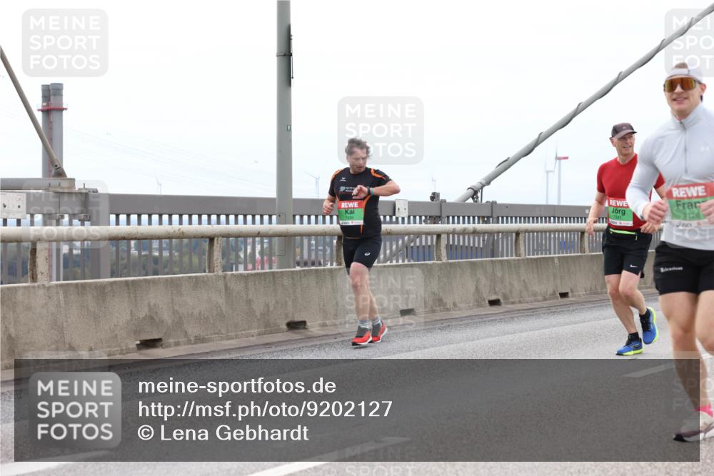 03.10.2025 - Köhlbrandbrückenlauf Lena Gebhardt http://msf.ph/oto/9202127 03.10.2025 15:48:05 Position 2 91, 7435, 7341, 7126 meine-sportfotos.de