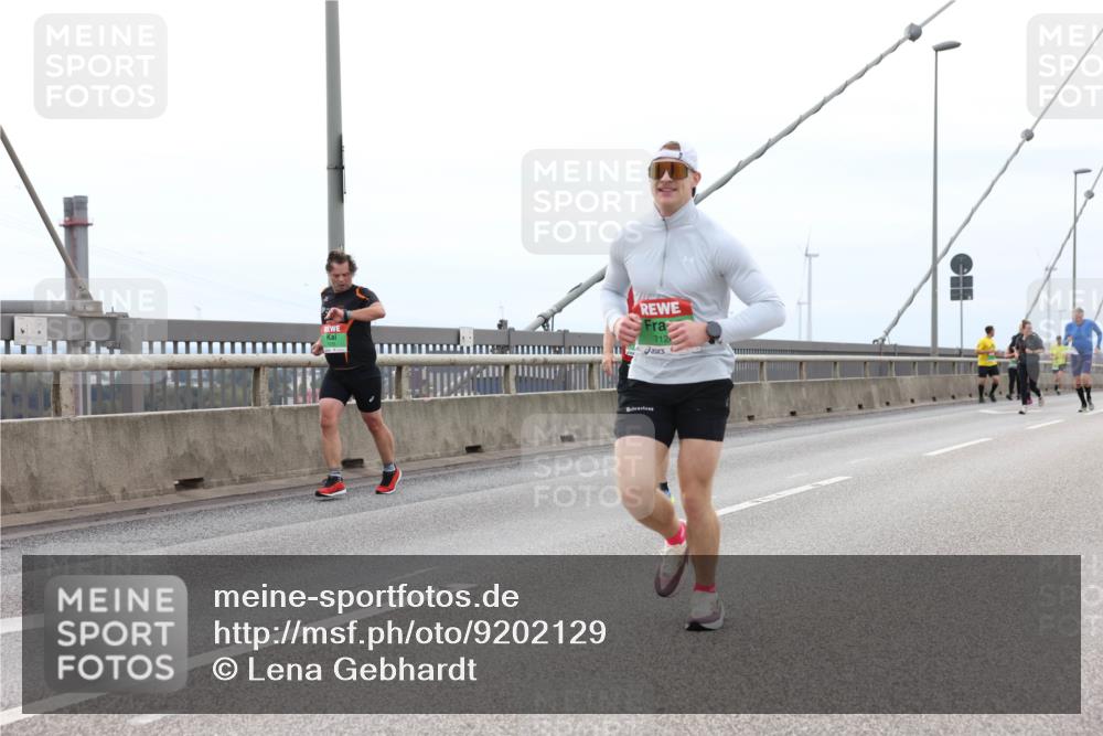 03.10.2025 - Köhlbrandbrückenlauf Lena Gebhardt http://msf.ph/oto/9202129 03.10.2025 15:48:05 Position 2  meine-sportfotos.de