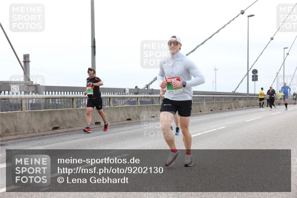 03.10.2025 - Köhlbrandbrückenlauf Lena Gebhardt http://msf.ph/oto/9202130 03.10.2025 15:48:05 Position 2  meine-sportfotos.de
