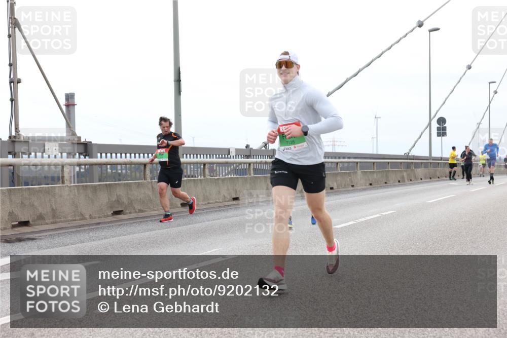 03.10.2025 - Köhlbrandbrückenlauf Lena Gebhardt http://msf.ph/oto/9202132 03.10.2025 15:48:05 Position 2 7126 meine-sportfotos.de