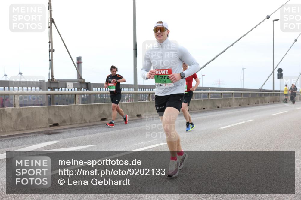 03.10.2025 - Köhlbrandbrückenlauf Lena Gebhardt http://msf.ph/oto/9202133 03.10.2025 15:48:05 Position 2 7126 meine-sportfotos.de
