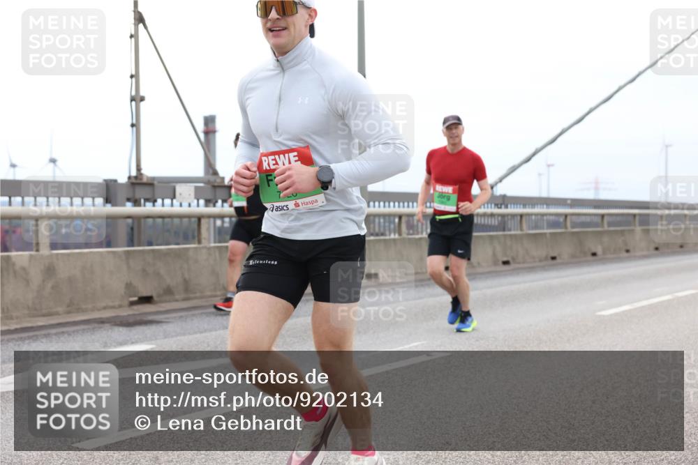 03.10.2025 - Köhlbrandbrückenlauf Lena Gebhardt http://msf.ph/oto/9202134 03.10.2025 15:48:06 Position 2  meine-sportfotos.de