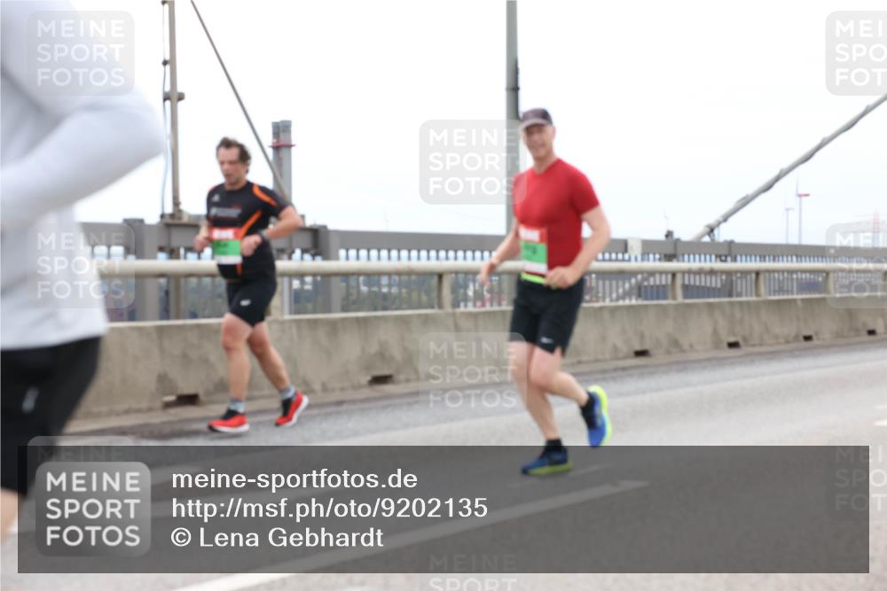 03.10.2025 - Köhlbrandbrückenlauf Lena Gebhardt http://msf.ph/oto/9202135 03.10.2025 15:48:06 Position 2  meine-sportfotos.de