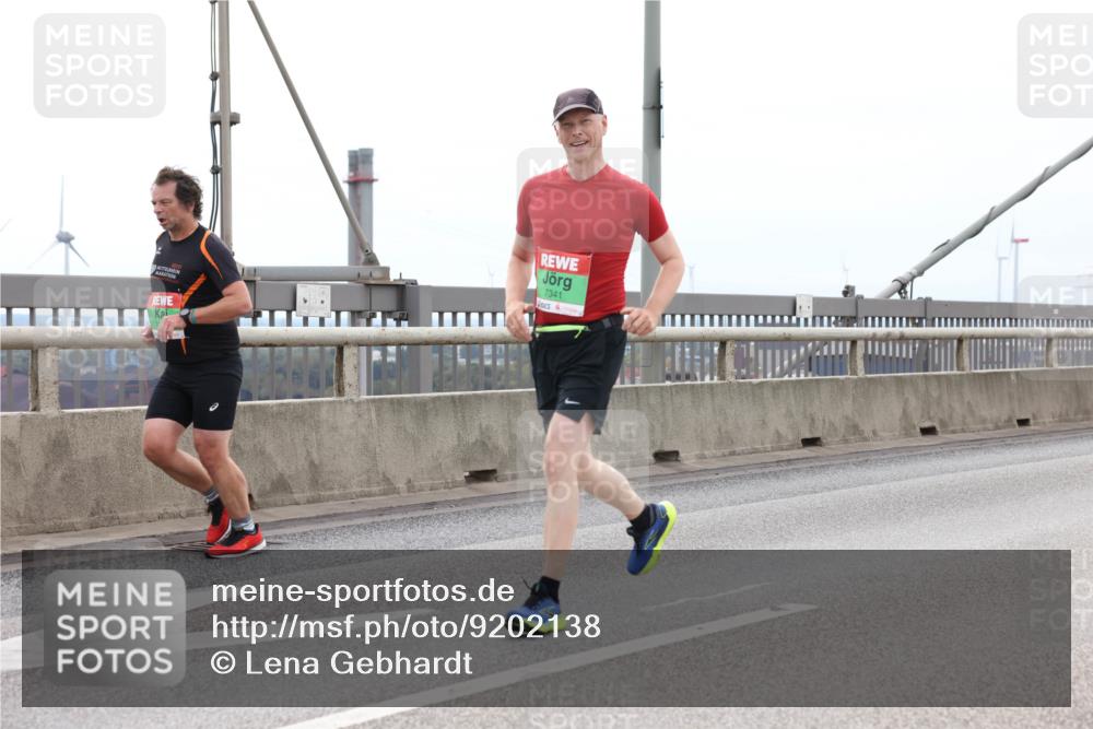 03.10.2025 - Köhlbrandbrückenlauf Lena Gebhardt http://msf.ph/oto/9202138 03.10.2025 15:48:06 Position 2 7341 meine-sportfotos.de