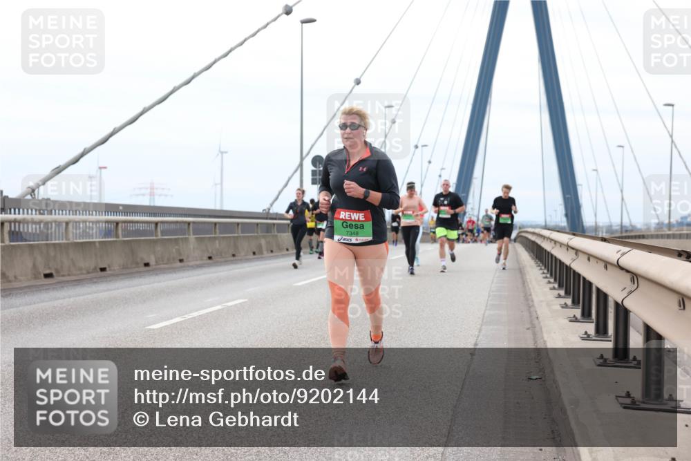 03.10.2025 - Köhlbrandbrückenlauf Lena Gebhardt http://msf.ph/oto/9202144 03.10.2025 15:48:07 Position 2 7348 meine-sportfotos.de