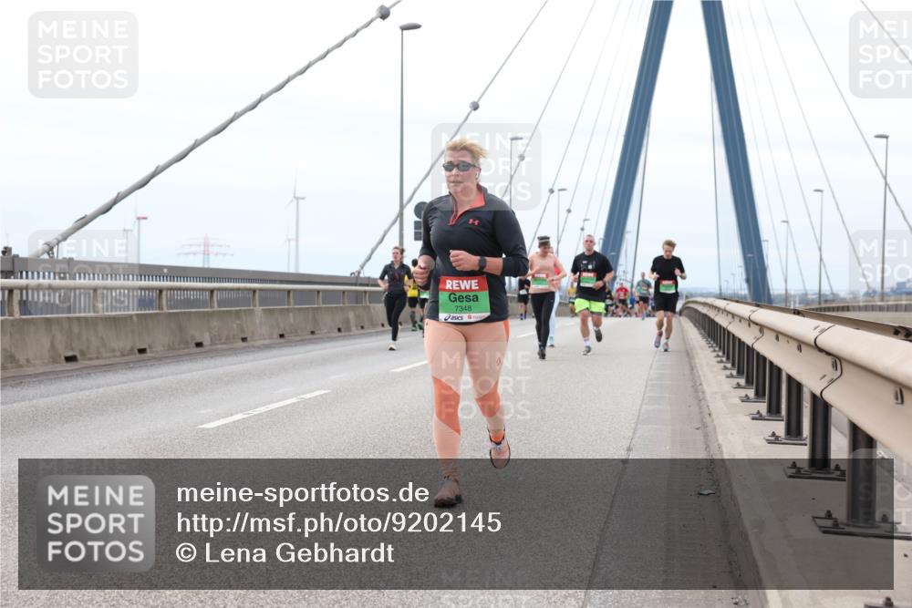 03.10.2025 - Köhlbrandbrückenlauf Lena Gebhardt http://msf.ph/oto/9202145 03.10.2025 15:48:07 Position 2 7348 meine-sportfotos.de