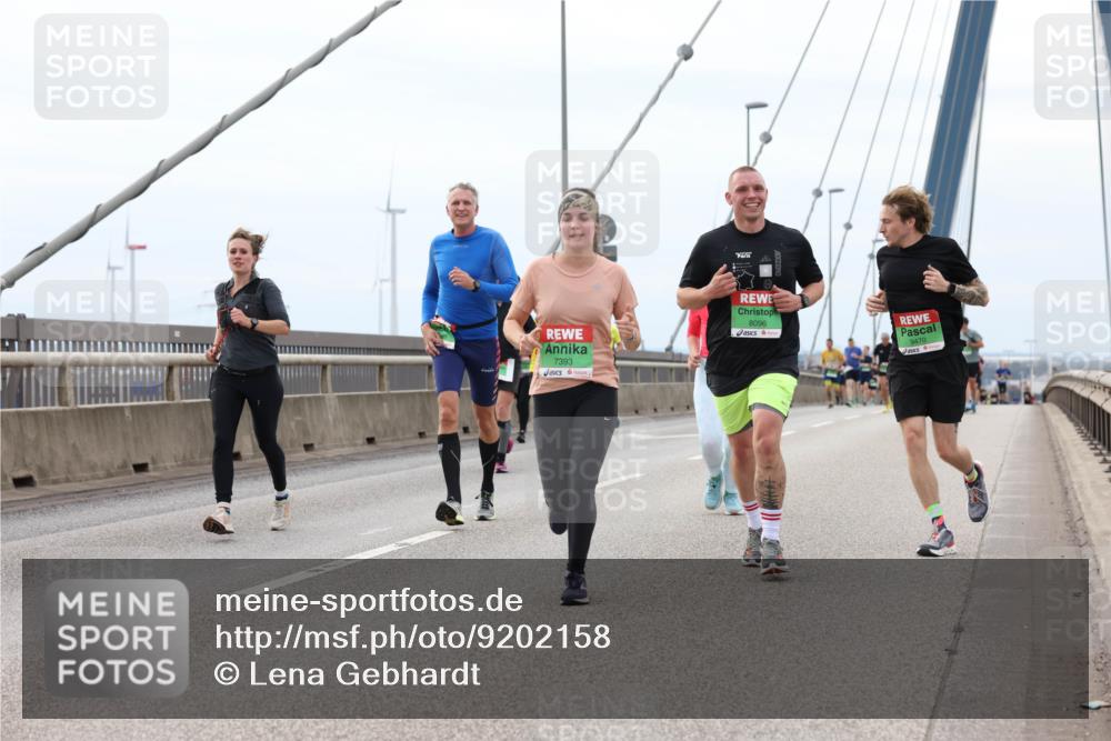 03.10.2025 - Köhlbrandbrückenlauf Lena Gebhardt http://msf.ph/oto/9202158 03.10.2025 15:48:10 Position 2 7393, 8096, 9470 meine-sportfotos.de