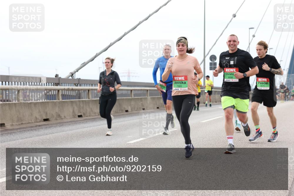 03.10.2025 - Köhlbrandbrückenlauf Lena Gebhardt http://msf.ph/oto/9202159 03.10.2025 15:48:11 Position 2 7393, 8096, 9470 meine-sportfotos.de