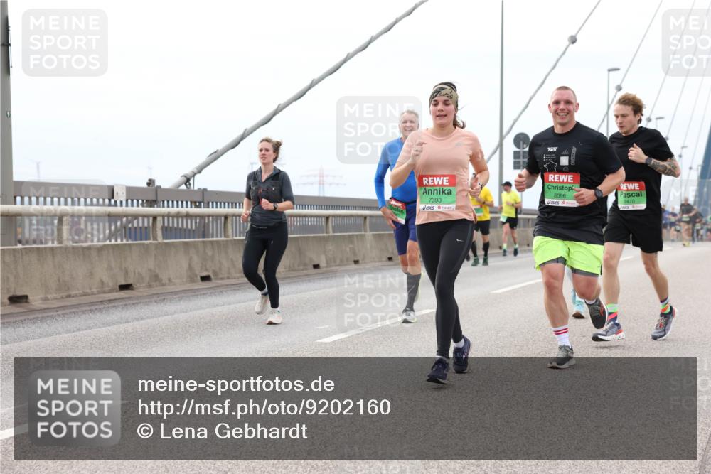 03.10.2025 - Köhlbrandbrückenlauf Lena Gebhardt http://msf.ph/oto/9202160 03.10.2025 15:48:11 Position 2 9, 7393, 8096, 9470 meine-sportfotos.de