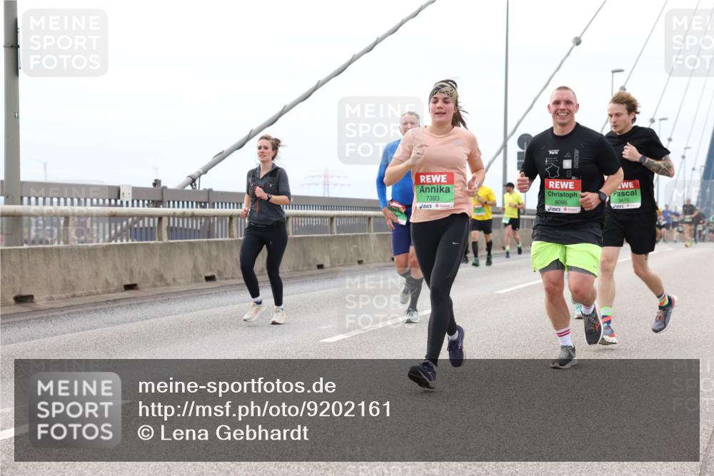 03.10.2025 - Köhlbrandbrückenlauf Lena Gebhardt http://msf.ph/oto/9202161 03.10.2025 15:48:11 Position 2 7393, 8096, 9470 meine-sportfotos.de