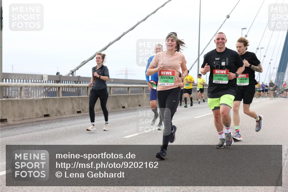 03.10.2025 - Köhlbrandbrückenlauf Lena Gebhardt http://msf.ph/oto/9202162 03.10.2025 15:48:11 Position 2 9, 7393, 8096, 9470 meine-sportfotos.de