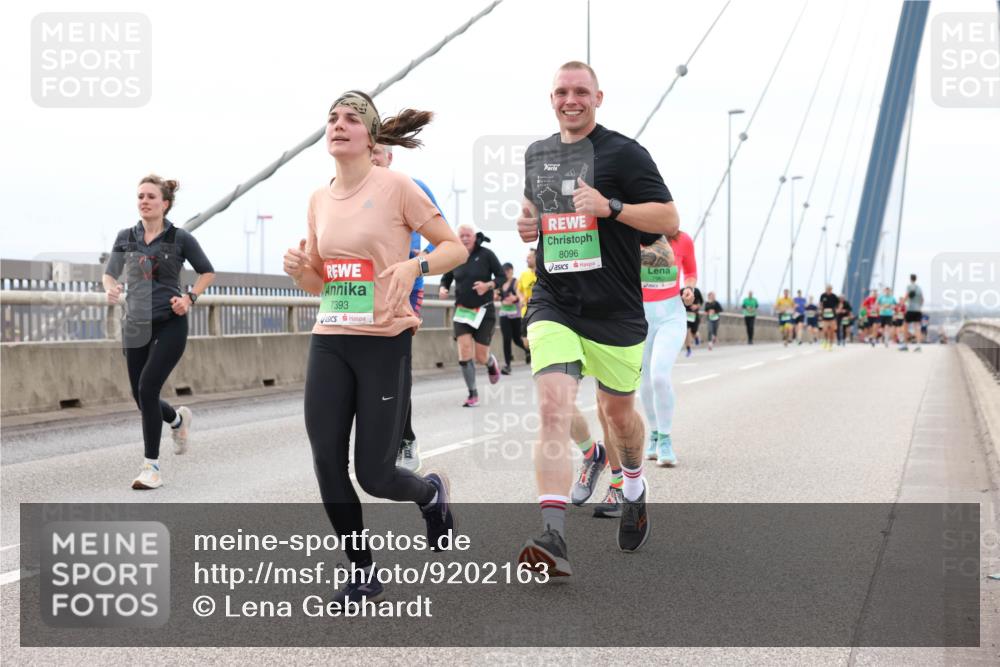03.10.2025 - Köhlbrandbrückenlauf Lena Gebhardt http://msf.ph/oto/9202163 03.10.2025 15:48:12 Position 2 7393, 8096 meine-sportfotos.de