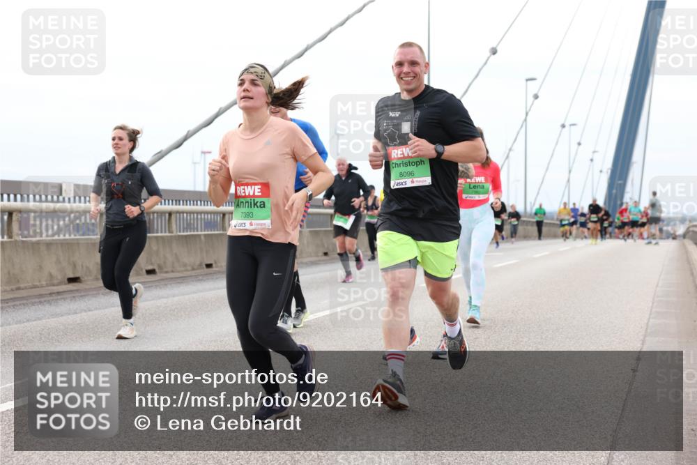03.10.2025 - Köhlbrandbrückenlauf Lena Gebhardt http://msf.ph/oto/9202164 03.10.2025 15:48:12 Position 2 7393, 8096 meine-sportfotos.de