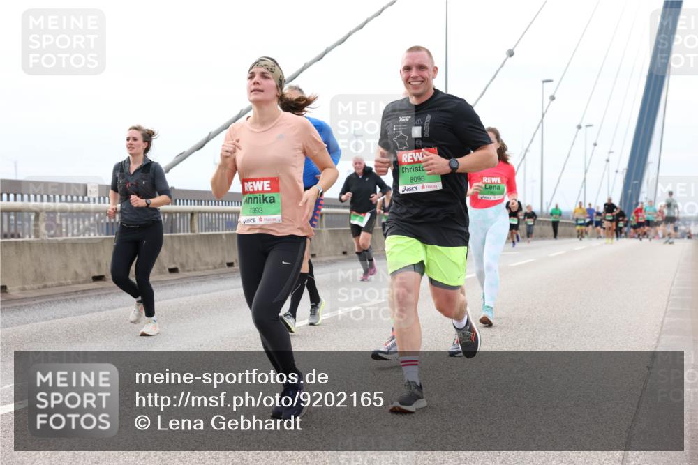03.10.2025 - Köhlbrandbrückenlauf Lena Gebhardt http://msf.ph/oto/9202165 03.10.2025 15:48:12 Position 2 7393, 8096 meine-sportfotos.de