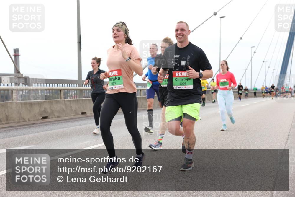 03.10.2025 - Köhlbrandbrückenlauf Lena Gebhardt http://msf.ph/oto/9202167 03.10.2025 15:48:12 Position 2 7393, 8096 meine-sportfotos.de
