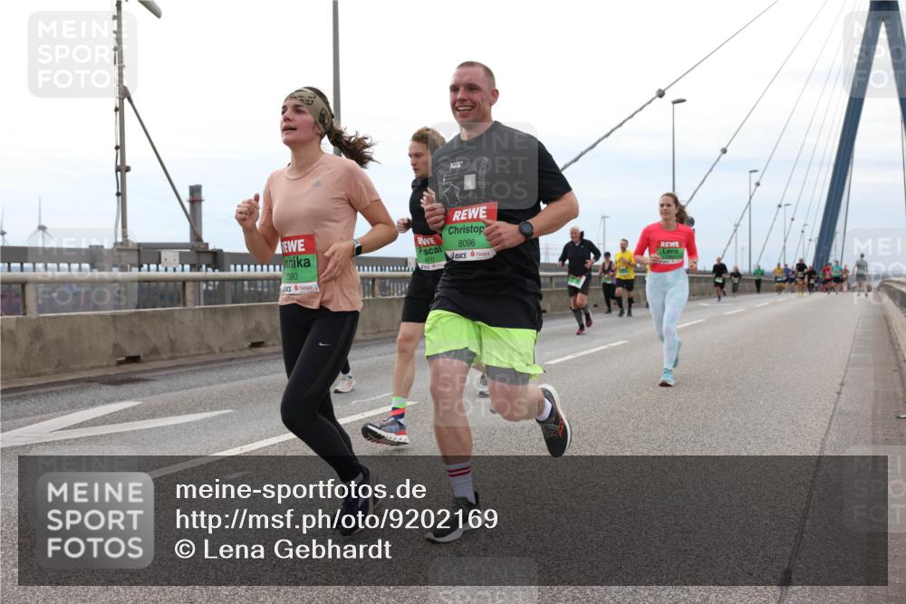 03.10.2025 - Köhlbrandbrückenlauf Lena Gebhardt http://msf.ph/oto/9202169 03.10.2025 15:48:12 Position 2 7393, 8096, 470 meine-sportfotos.de