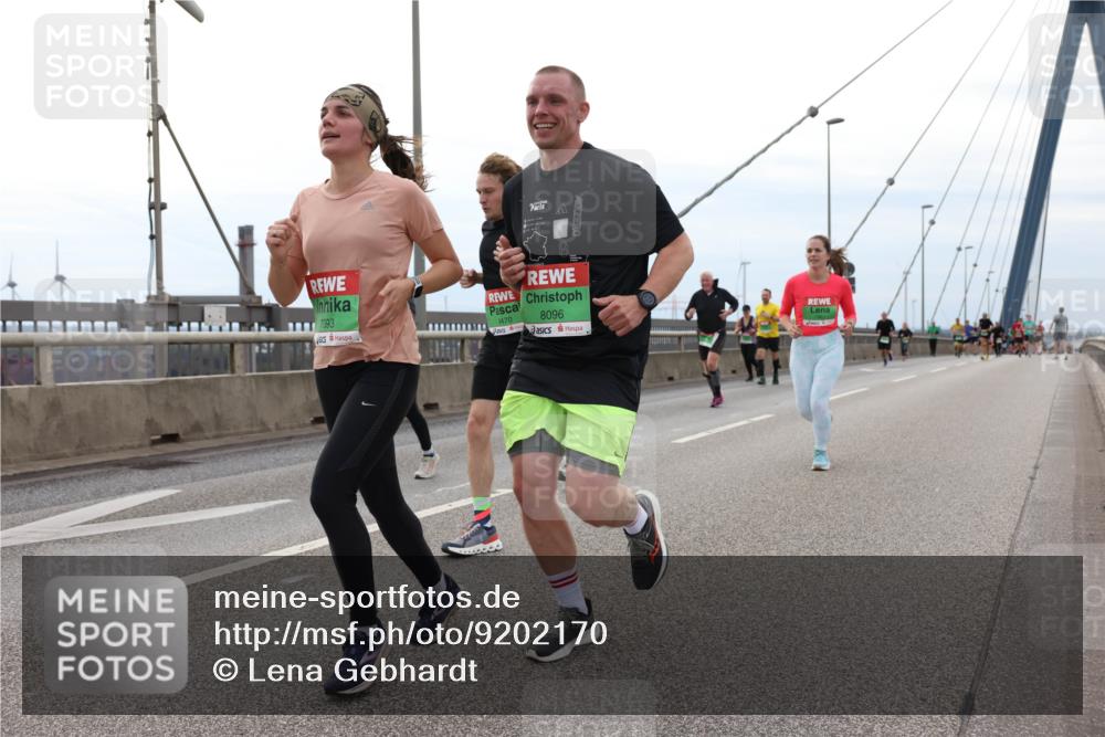 03.10.2025 - Köhlbrandbrückenlauf Lena Gebhardt http://msf.ph/oto/9202170 03.10.2025 15:48:12 Position 2 7393, 9470, 8096 meine-sportfotos.de