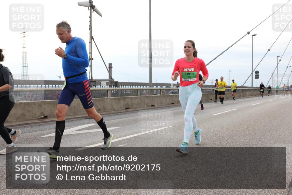03.10.2025 - Köhlbrandbrückenlauf Lena Gebhardt http://msf.ph/oto/9202175 03.10.2025 15:48:14 Position 2 7962 meine-sportfotos.de