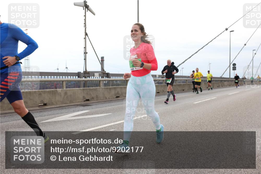 03.10.2025 - Köhlbrandbrückenlauf Lena Gebhardt http://msf.ph/oto/9202177 03.10.2025 15:48:14 Position 2  meine-sportfotos.de