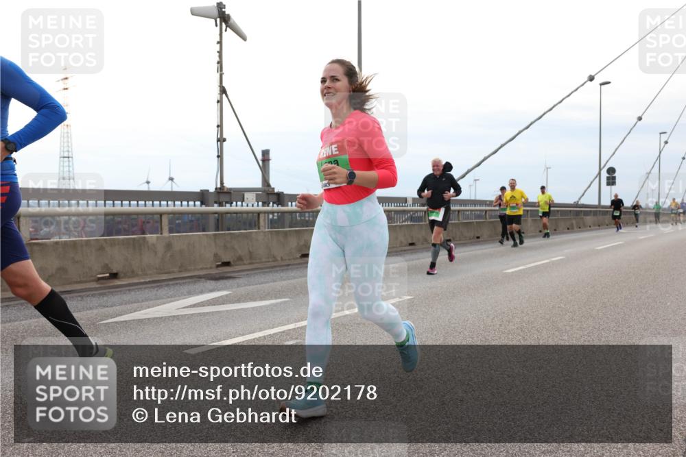 03.10.2025 - Köhlbrandbrückenlauf Lena Gebhardt http://msf.ph/oto/9202178 03.10.2025 15:48:14 Position 2  meine-sportfotos.de
