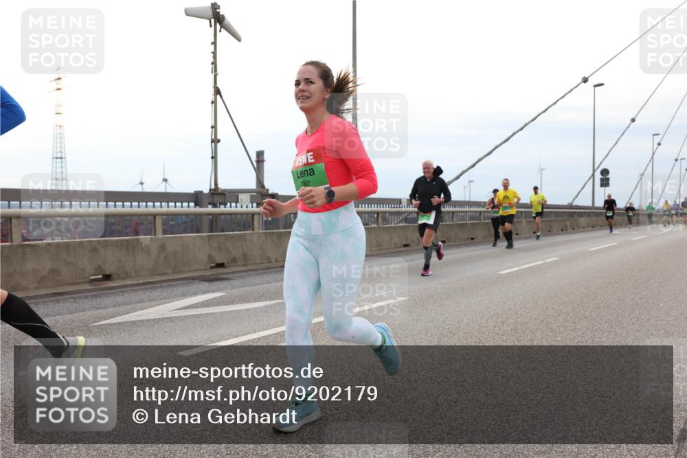 03.10.2025 - Köhlbrandbrückenlauf Lena Gebhardt http://msf.ph/oto/9202179 03.10.2025 15:48:14 Position 2 7962 meine-sportfotos.de