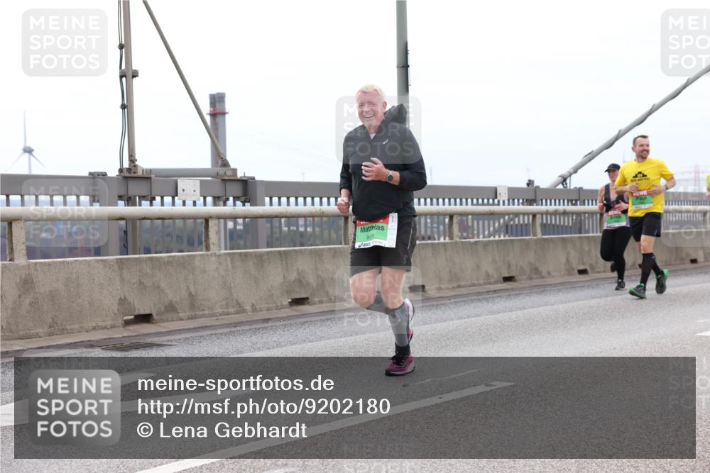 03.10.2025 - Köhlbrandbrückenlauf Lena Gebhardt http://msf.ph/oto/9202180 03.10.2025 15:48:15 Position 2 9418 meine-sportfotos.de