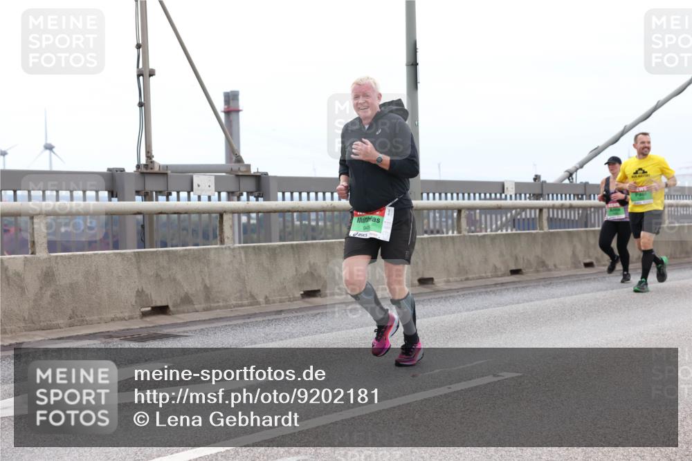 03.10.2025 - Köhlbrandbrückenlauf Lena Gebhardt http://msf.ph/oto/9202181 03.10.2025 15:48:15 Position 2 94 meine-sportfotos.de