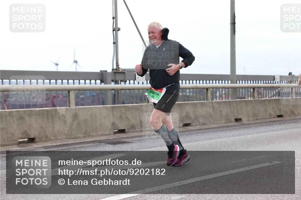 03.10.2025 - Köhlbrandbrückenlauf Lena Gebhardt http://msf.ph/oto/9202182 03.10.2025 15:48:15 Position 2 94 meine-sportfotos.de