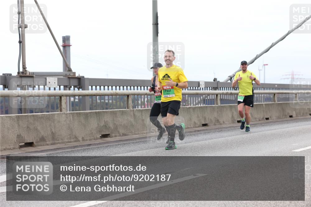 03.10.2025 - Köhlbrandbrückenlauf Lena Gebhardt http://msf.ph/oto/9202187 03.10.2025 15:48:17 Position 2 7903 meine-sportfotos.de